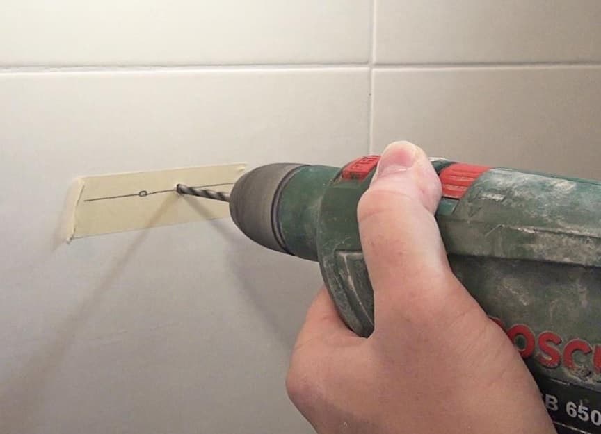Как сверлить плитку в ванной чтобы не треснула